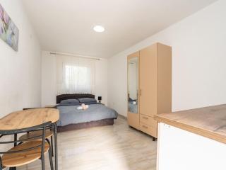 Guest Gouse Stipanovi Dvori - Three Bedroom Apartment with Terrace 8 - Benkovac - 2