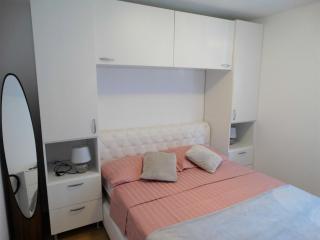 Two Bedroom Apartment with Balcony and Sea View - 8