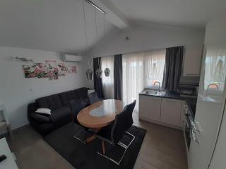Cozy Apartments with Private Balcony Vinisce - Comfort Two Bedroom Apartment - Vinišće - 0