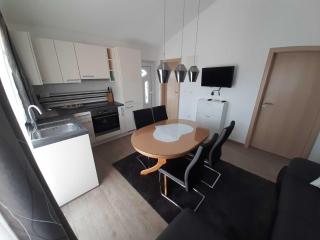 Cozy Apartments with Private Balcony Vinisce - Comfort Two Bedroom Apartment - Vinišće - 7