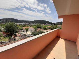 Cozy Apartments with Private Balcony Vinisce - Comfort Two Bedroom Apartment - Vinišće - 3
