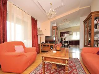 Chic and Stylish Kastel Novi Apartment with Pool - Five Bedroom Apartment With Pool - Kastel Novi - 0