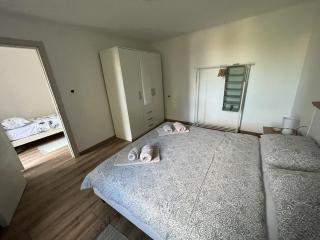 Elegant Lovran Apartment with Garden - Two Bedroom Apartment - Lovran - 1