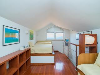 Apartments Vrandecic - One Bedroom Apartment with Gallery Room and Garden Terrace - Postira - 3