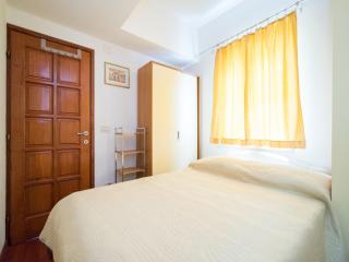 Apartments Vrandecic - One Bedroom Apartment with Gallery Room and Garden Terrace - Postira - 4
