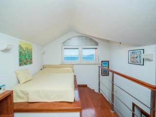 Apartments Vrandecic - One Bedroom Apartment with Gallery Room and Garden Terrace - Postira - 7