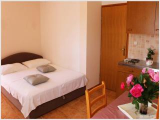 Apartments Juras - Studio Apartment with Balcony and Side Sea View Tea - Rogoznica (Rogosnizza) - 7
