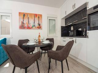 Modern Apartments with Private Balcony - Premium One Bedroom Apartment - Kaštela - 4