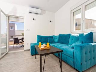 Modern Apartments with Private Balcony - Premium One Bedroom Apartment - Kaštela - 0