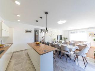 Luxurious Sanctuary Villa Primorski Dolac with Pool - Three Bedroom Villa with Pool - Primorski Dolac - 3