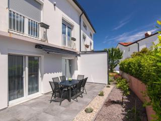 Modern Apartment with Terrace and Private Parking Krk - Two Bedroom Apartment - Krk - 1