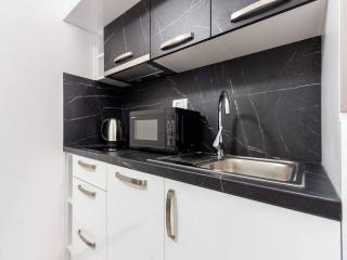 Modern Apartments with Private Balcony - Deluxe One Bedroom Apartment - Kaštela (Castelli) - 3