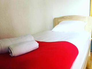 Holiday Home with Three Bedrooms and Garden - Karlobag - 6