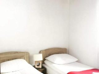 Holiday Home with Three Bedrooms and Garden - Karlobag - 7