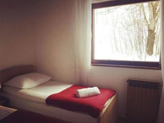 Holiday Home with Three Bedrooms and Garden - Karlobag - 3