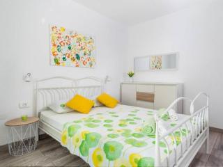 Tranquil Oasis Holiday Home Primorski Dolac with Pool - Three Bedroom Holiday Home with Pool - Primorski Dolac - 1