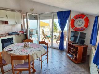 Sunny Lovran Apartment with Terrace and Sea View - One Bedroom Apartment - Lovran - 9