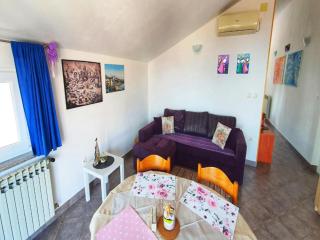 Sunny Lovran Apartment with Terrace and Sea View - One Bedroom Apartment - Lovran - 0