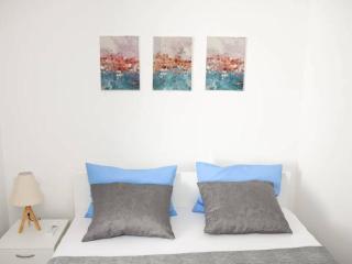 Stylish Okrug Gornji Apartment with Terrace and Patio - Two Bedroom Apartment with Terrace - Trogir - 5