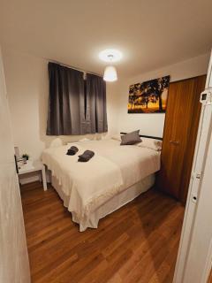 4 BR Sleeps 11 Walk to Etihad - 0