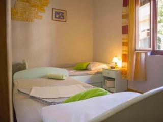 Apartments Jukica - Three Bedroom Apartment With Sea View - Vis - 6
