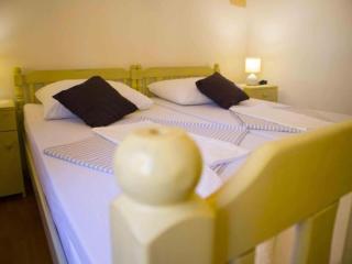 Apartments Jukica - Three Bedroom Apartment With Sea View - Vis - 5