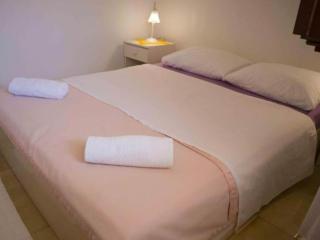 Apartments Jukica - Three Bedroom Apartment With Sea View - Vis - 3