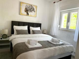 One Bedroom Apartment with Balcony 3 - 4