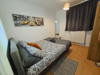 4 BR Sleeps 11 Walk to Etihad - Manchester - 4