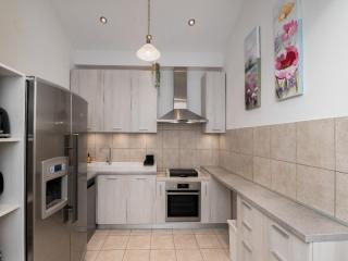 Holiday Home Lea - Three Bedroom Holiday Home with Terrace and Sea View - Maslinica - 2