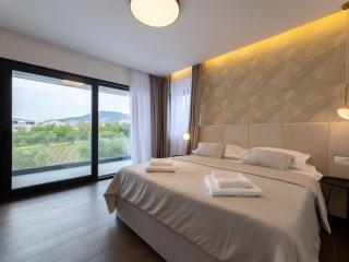 Moonlit Mirage Villa with Pool, Gym and Sauna - Five Bedroom Villa with Pool - Kaštela - 1