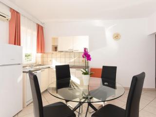 Two Bedroom Apartment with Balcony and Pool - Krk - 9