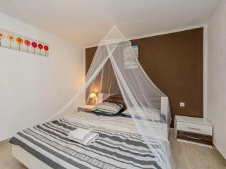 Apartments Robi & Kristina - Two Bedroom Apartment with Terrace A2 - Benkovac - 3
