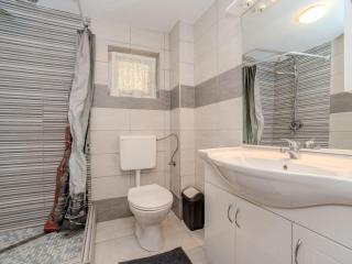 Apartments Robi & Kristina - Two Bedroom Apartment with Terrace A2 - Benkovac - 1