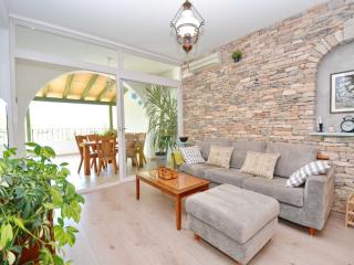 Blissful Bay Apartments Vrboska - Two Bedroom Apartment with Terrace - Vrboska - 3