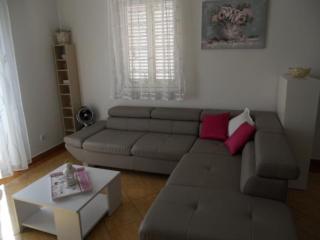 Apartments Dea & Paula - Classic Two Bedroom Apartment with Terrace - Vodice - 0