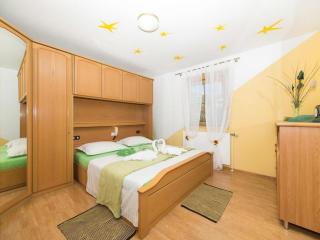 Four Bedroom Holiday Home with Pool - Kastel Stari - 4