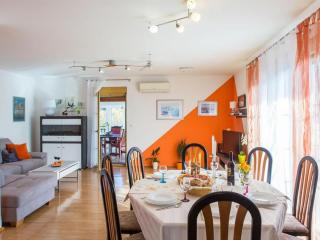 Four Bedroom Holiday Home with Pool - Kastel Stari - 7
