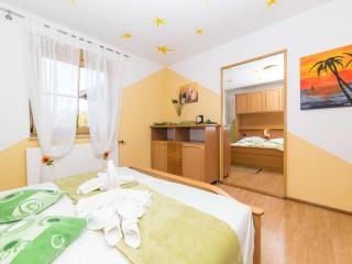 Four Bedroom Holiday Home with Pool - Kastel Stari - 2