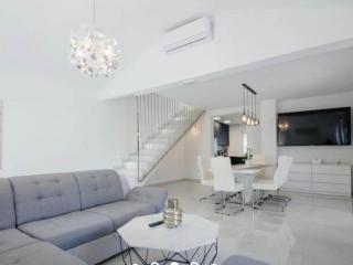 Villa Rest for the soul - Four Bedroom Villa - Zmijavci - 0