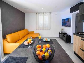 Two Bedroom Holiday Home with Swimming pool - Pobrežje - 7