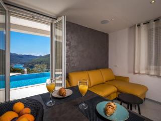 Two Bedroom Holiday Home with Swimming pool - Pobrežje - 5