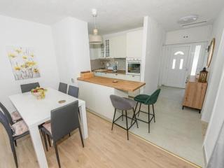 One Bedroom Apartment with Sea View - 2