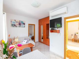 Apartments Azzurro- One Bedroom Apartment Terrace - Komolac - 9