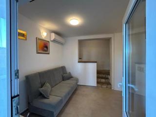 Family House Aldo - Family House with Four Bedrooms and Sea View - Rogač - 6