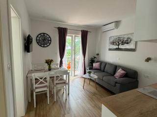 Apartment & Rooms Papa - Two Bedroom Apartment with Balcony and Partial Sea View - Mlini - 8