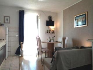 Apartments Silva - One Bedroom Apartment with Balcony and Sea View - Slatine - 1