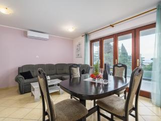 Charming Lovran Apartments with Wonderful Sea View - Two Bedroom Apartment - Lovran - 8