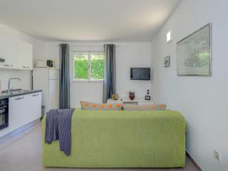 Seaside Getaway Holiday Home with Patio Slatine - Three Bedroom Holiday Home - Slatine - 5