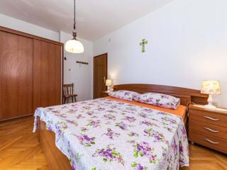 Holiday Home by the Sea with Terrace & Ocean Views on iovo - Two Bedroom Holiday Home - Trogir - 5